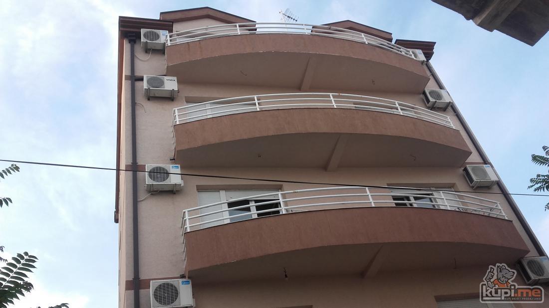 Izdajem sobu kod Ekonomskog i Pravnog fakulteta - Podgorica